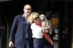 Amsterdam 4 april 2017  
Connie Witteman en Eugene v Dun metb hun puppy Rocco in amsterdam zuid.