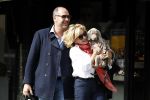 Amsterdam 4 april 2017  
Connie Witteman en Eugene v Dun metb hun puppy Rocco in amsterdam zuid.