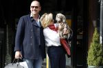 Amsterdam 4 april 2017  
Connie Witteman en Eugene v Dun metb hun puppy Rocco in amsterdam zuid.