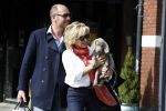 Amsterdam 4 april 2017  
Connie Witteman en Eugene v Dun metb hun puppy Rocco in amsterdam zuid.