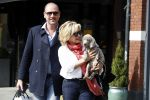 Amsterdam 4 april 2017  
Connie Witteman en Eugene v Dun metb hun puppy Rocco in amsterdam zuid.