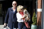 Amsterdam 4 april 2017  
Connie Witteman en Eugene v Dun metb hun puppy Rocco in amsterdam zuid.