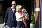 Amsterdam 4 april 2017  
Connie Witteman en Eugene v Dun metb hun puppy Rocco in amsterdam zuid.