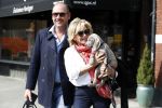 Amsterdam 4 april 2017  
Connie Witteman en Eugene v Dun metb hun puppy Rocco in amsterdam zuid.