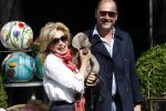 Amsterdam 4 april 2017  
Connie Witteman en Eugene v Dun metb hun puppy Rocco in amsterdam zuid.