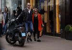 Amsterdam 29 april 2017
Connie Witteman met vriend Eugene v Dun met hun hond op de pc hooftstraat