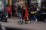 Amsterdam 29 april 2017
Connie Witteman met vriend Eugene v Dun met hun hond op de pc hooftstraat