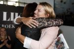 Amsterdam 9 mei 2017 
Presentatie boek Dafne Schippers en haar zus Sanne . Titel van het boek is Dafne Likes. Edith Bos krijgt het eerste exemplaar