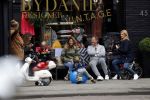 Amsterdam 3 april 2017 
Danie Bles met haar zoon en vader Jos Bles en zijn vrouw Marlene voor de winkel van Danie op de cornelis schuytstraat