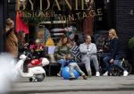 Amsterdam 3 april 2017 
Danie Bles met haar zoon en vader Jos Bles en zijn vrouw Marlene voor de winkel van Danie op de cornelis schuytstraat