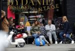 Amsterdam 3 april 2017 
Danie Bles met haar zoon en vader Jos Bles en zijn vrouw Marlene voor de winkel van Danie op de cornelis schuytstraat