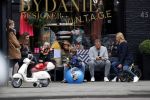 Amsterdam 3 april 2017 
Danie Bles met haar zoon en vader Jos Bles en zijn vrouw Marlene voor de winkel van Danie op de cornelis schuytstraat