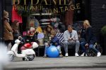 Amsterdam 3 april 2017 
Danie Bles met haar zoon en vader Jos Bles en zijn vrouw Marlene voor de winkel van Danie op de cornelis schuytstraat