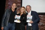 Amsterdam 13 april 2017 
Presentatie boek Dick Maas in de smet studios. Tatjana en Huub Stapel ontvangen het eerste exemplaar.