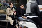 Amsterdam 29 april 2017
Zanger Dotan met (een) vriendin opm terras en op straat in Amsterdam zuid.