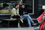 Amsterdam 29 april 2017
Zanger Dotan met (een) vriendin opm terras en op straat in Amsterdam zuid.