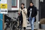 Amsterdam 29 april 2017
Zanger Dotan met (een) vriendin opm terras en op straat in Amsterdam zuid.