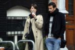 Amsterdam 29 april 2017
Zanger Dotan met (een) vriendin opm terras en op straat in Amsterdam zuid.