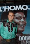 Amsterdam 8 mei 2017
Presentatie L'Homo met Douwe Bob op de cover. Linda de Mol overhandigt het eerste exemplaar.