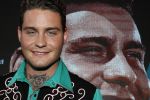 Amsterdam 8 mei 2017
Presentatie L'Homo met Douwe Bob op de cover. Linda de Mol overhandigt het eerste exemplaar.