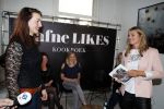 Amsterdam 9 mei 2017 
Presentatie boek Dafne Schippers en haar zus Sanne . Titel van het boek is Dafne Likes. Edith Bos krijgt het eerste exemplaar