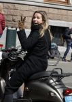 Amsterdam 29 april 2017 
Ellen Hoog op haar scooter in amsterdam