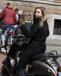 Amsterdam 29 april 2017 
Ellen Hoog op haar scooter in amsterdam