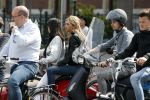 Amsterdam 11 mei 2017
Estelle Cruijff bij een vriendin achter op de vespa scooter