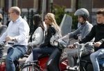 Amsterdam 11 mei 2017
Estelle Cruijff bij een vriendin achter op de vespa scooter