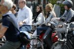Amsterdam 11 mei 2017
Estelle Cruijff bij een vriendin achter op de vespa scooter
