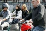 Amsterdam 11 mei 2017
Estelle Cruijff bij een vriendin achter op de vespa scooter