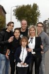 Fijnaart 21 april 2017
O'g3ne en Frans bauer geven feestje in Fijnaart voor de kinderen van de basisschool de springplank waar ze op gezeten hebben. Mariska Frans Jr Christiaan Lucas en Jan alsmede de vader en moeder van de meiden van O'g3ne zijn ook aanwezig.