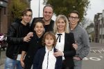 Fijnaart 21 april 2017
O'g3ne en Frans bauer geven feestje in Fijnaart voor de kinderen van de basisschool de springplank waar ze op gezeten hebben. Mariska Frans Jr Christiaan Lucas en Jan alsmede de vader en moeder van de meiden van O'g3ne zijn ook aanwezig.