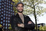 Amsterdam 8 mei 2017
Presentatie L'Homo met Douwe Bob op de cover. Linda de Mol overhandigt het eerste exemplaar. Freek Bartels