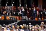 Tilburg 27 april 2017
Koningsdag in tilburg. Aanwezige leden van de koninklijke familie zijn, Koning Willem Alexander Koningin Maxima Prinses Amalia Ariane Alexia, Prins Constantijn prinses Laurentien Prins Maurits Prinses Marilene Prins Bernhard jr Prinses Annette Prins Floris Prinses Aimee Prins Pieter Christiaan en Prinses Anita. Guus Meeuwis en Gers Pardoel zingen ze toe.