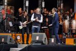 Tilburg 27 april 2017
Koningsdag in tilburg. Aanwezige leden van de koninklijke familie zijn, Koning Willem Alexander Koningin Maxima Prinses Amalia Ariane Alexia, Prins Constantijn prinses Laurentien Prins Maurits Prinses Marilene Prins Bernhard jr Prinses Annette Prins Floris Prinses Aimee Prins Pieter Christiaan en Prinses Anita. Guus Meeuwis en Gers Pardoel zingen ze toe.