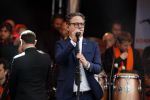 Tilburg 27 april 2017
Koningsdag in tilburg. Aanwezige leden van de koninklijke familie zijn, Koning Willem Alexander Koningin Maxima Prinses Amalia Ariane Alexia, Prins Constantijn prinses Laurentien Prins Maurits Prinses Marilene Prins Bernhard jr Prinses Annette Prins Floris Prinses Aimee Prins Pieter Christiaan en Prinses Anita. Guus Meeuwis en Gers Pardoel zingen ze toe.