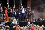 Tilburg 27 april 2017
Koningsdag in tilburg. Aanwezige leden van de koninklijke familie zijn, Koning Willem Alexander Koningin Maxima Prinses Amalia Ariane Alexia, Prins Constantijn prinses Laurentien Prins Maurits Prinses Marilene Prins Bernhard jr Prinses Annette Prins Floris Prinses Aimee Prins Pieter Christiaan en Prinses Anita. Guus Meeuwis en Gers Pardoel zingen ze toe.