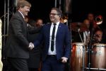 Tilburg 27 april 2017
Koningsdag in tilburg. Aanwezige leden van de koninklijke familie zijn, Koning Willem Alexander Koningin Maxima Prinses Amalia Ariane Alexia, Prins Constantijn prinses Laurentien Prins Maurits Prinses Marilene Prins Bernhard jr Prinses Annette Prins Floris Prinses Aimee Prins Pieter Christiaan en Prinses Anita. Guus Meeuwis en Gers Pardoel zingen ze toe.