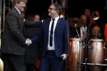 Tilburg 27 april 2017
Koningsdag in tilburg. Aanwezige leden van de koninklijke familie zijn, Koning Willem Alexander Koningin Maxima Prinses Amalia Ariane Alexia, Prins Constantijn prinses Laurentien Prins Maurits Prinses Marilene Prins Bernhard jr Prinses Annette Prins Floris Prinses Aimee Prins Pieter Christiaan en Prinses Anita. Guus Meeuwis en Gers Pardoel zingen ze toe.