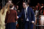 Tilburg 27 april 2017
Koningsdag in tilburg. Aanwezige leden van de koninklijke familie zijn, Koning Willem Alexander Koningin Maxima Prinses Amalia Ariane Alexia, Prins Constantijn prinses Laurentien Prins Maurits Prinses Marilene Prins Bernhard jr Prinses Annette Prins Floris Prinses Aimee Prins Pieter Christiaan en Prinses Anita. Guus Meeuwis en Gers Pardoel zingen ze toe.