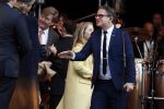 Tilburg 27 april 2017
Koningsdag in tilburg. Aanwezige leden van de koninklijke familie zijn, Koning Willem Alexander Koningin Maxima Prinses Amalia Ariane Alexia, Prins Constantijn prinses Laurentien Prins Maurits Prinses Marilene Prins Bernhard jr Prinses Annette Prins Floris Prinses Aimee Prins Pieter Christiaan en Prinses Anita. Guus Meeuwis en Gers Pardoel zingen ze toe.
