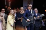 Tilburg 27 april 2017
Koningsdag in tilburg. Aanwezige leden van de koninklijke familie zijn, Koning Willem Alexander Koningin Maxima Prinses Amalia Ariane Alexia, Prins Constantijn prinses Laurentien Prins Maurits Prinses Marilene Prins Bernhard jr Prinses Annette Prins Floris Prinses Aimee Prins Pieter Christiaan en Prinses Anita. Guus Meeuwis en Gers Pardoel zingen ze toe.
