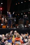 Tilburg 27 april 2017
Koningsdag in tilburg. Aanwezige leden van de koninklijke familie zijn, Koning Willem Alexander Koningin Maxima Prinses Amalia Ariane Alexia, Prins Constantijn prinses Laurentien Prins Maurits Prinses Marilene Prins Bernhard jr Prinses Annette Prins Floris Prinses Aimee Prins Pieter Christiaan en Prinses Anita. Guus Meeuwis en Gers Pardoel zingen ze toe.