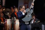 Tilburg 27 april 2017
Koningsdag in tilburg. Aanwezige leden van de koninklijke familie zijn, Koning Willem Alexander Koningin Maxima Prinses Amalia Ariane Alexia, Prins Constantijn prinses Laurentien Prins Maurits Prinses Marilene Prins Bernhard jr Prinses Annette Prins Floris Prinses Aimee Prins Pieter Christiaan en Prinses Anita. Guus Meeuwis en Gers Pardoel zingen ze toe.