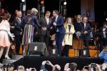 Tilburg 27 april 2017
Koningsdag in tilburg. Aanwezige leden van de koninklijke familie zijn, Koning Willem Alexander Koningin Maxima Prinses Amalia Ariane Alexia, Prins Constantijn prinses Laurentien Prins Maurits Prinses Marilene Prins Bernhard jr Prinses Annette Prins Floris Prinses Aimee Prins Pieter Christiaan en Prinses Anita. Guus Meeuwis en Gers Pardoel zingen ze toe.