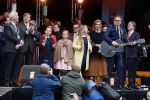 Tilburg 27 april 2017
Koningsdag in tilburg. Aanwezige leden van de koninklijke familie zijn, Koning Willem Alexander Koningin Maxima Prinses Amalia Ariane Alexia, Prins Constantijn prinses Laurentien Prins Maurits Prinses Marilene Prins Bernhard jr Prinses Annette Prins Floris Prinses Aimee Prins Pieter Christiaan en Prinses Anita. Guus Meeuwis en Gers Pardoel zingen ze toe.