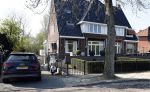 Amsterdam 8 april 2017 
Humberto Tan en Ineke beider auto's staan op de oprit van hun huis.