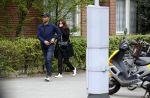 Amsterdam 12 april 2017
Humberto Tan met zijn vrouw Ineke op straat in amsterdam zuid
