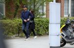 Amsterdam 12 april 2017
Humberto Tan met zijn vrouw Ineke op straat in amsterdam zuid